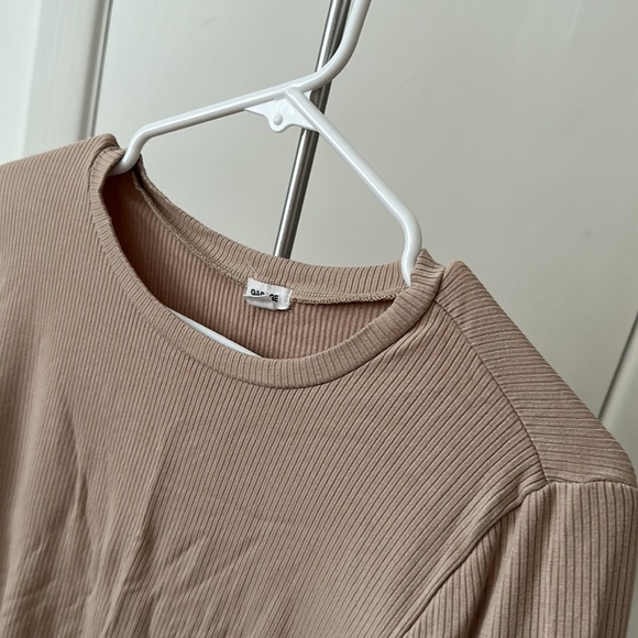 Tops - Picture 2 of 4